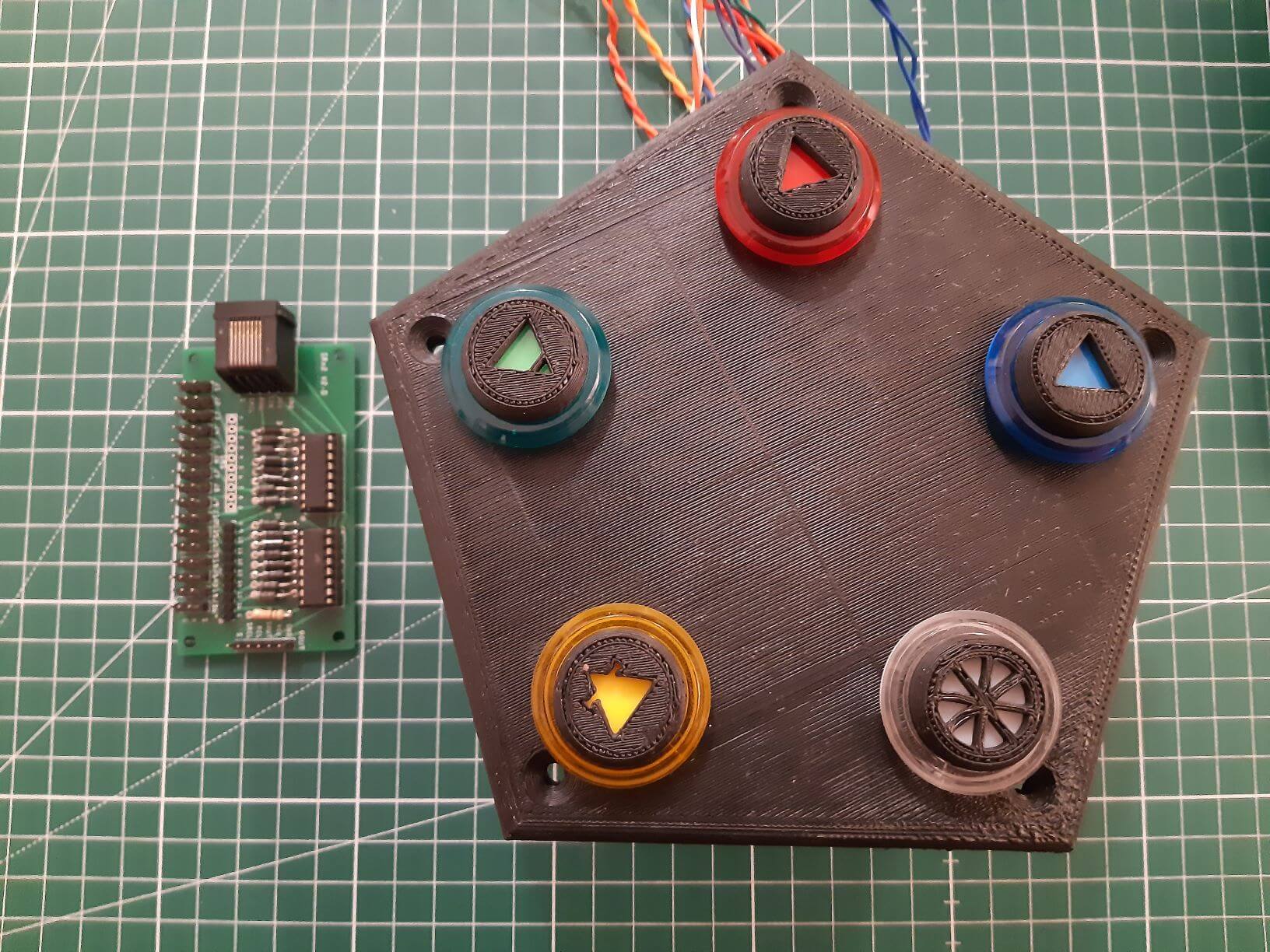 Manage buttons and LEDs with a shift register